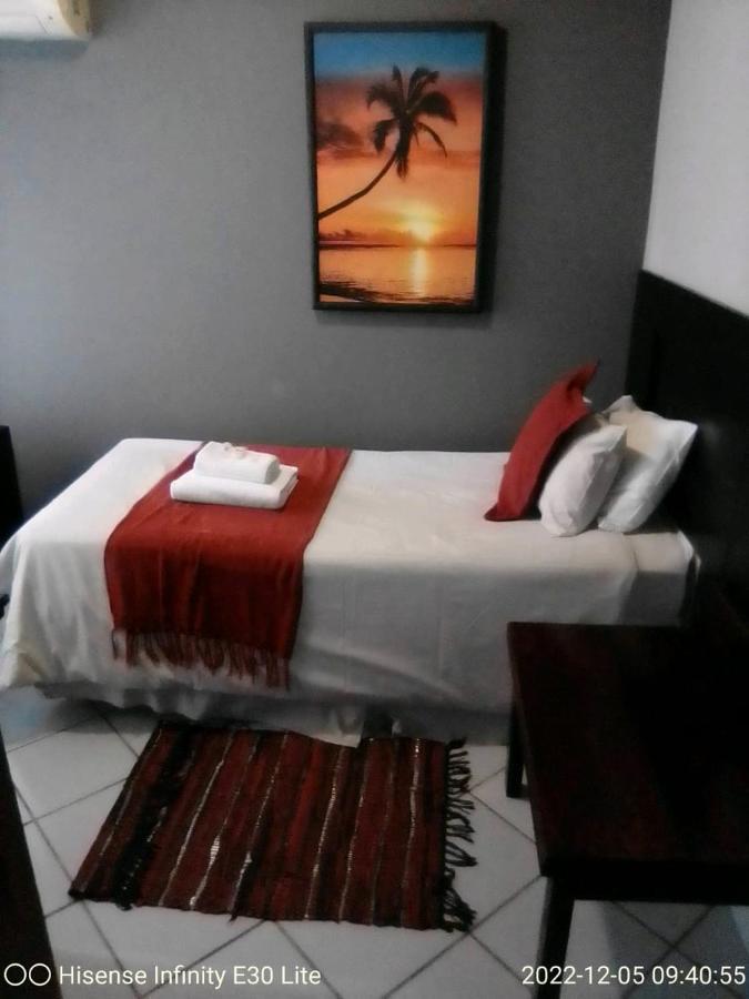 Rustenburg Guesthouse Exterior foto