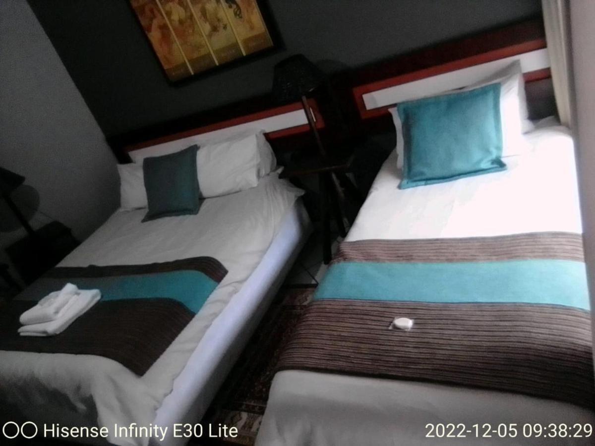 Rustenburg Guesthouse Exterior foto
